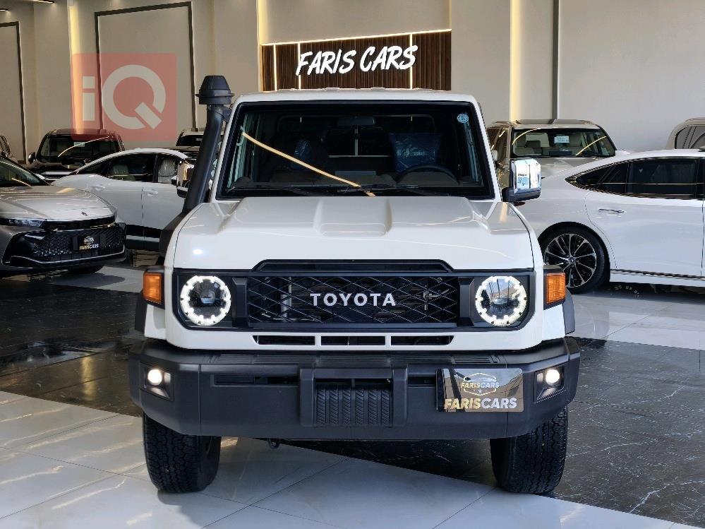 تويوتا لاند كروزر 70 بيك اب